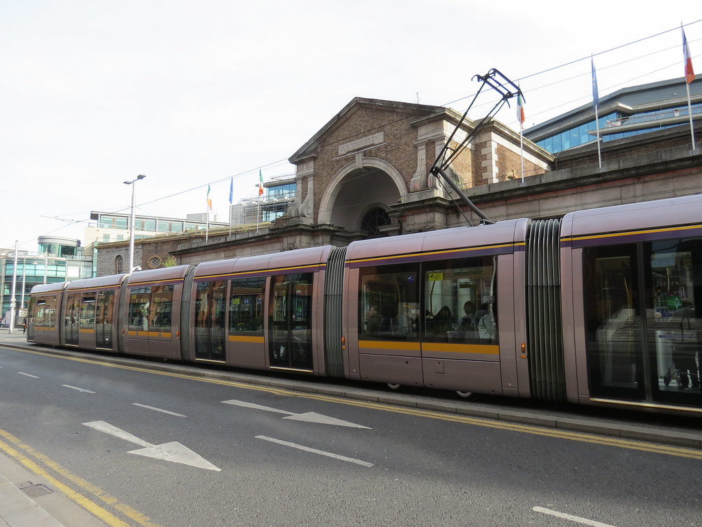 LUAS Tram Passing the Former Harcourt Street Railway Stati… Flickr