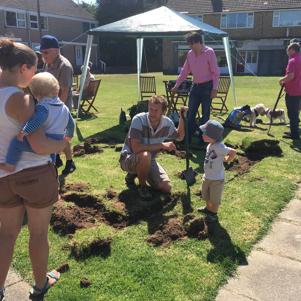 Creating garden outside Coffee Cups, Thornhill Road, Hales… Flickr