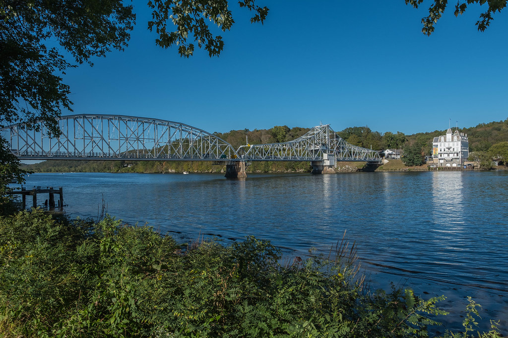 Connecticut River at Haddam, CT The East Haddam Bridge cro… Flickr