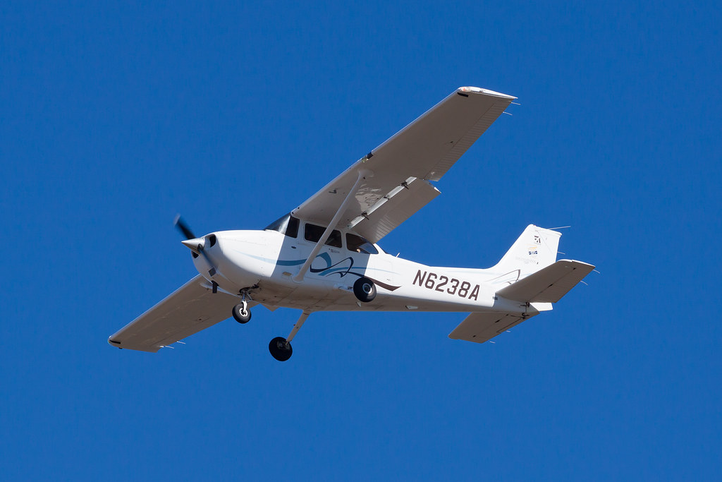 Private (Sowards Aircraft Leasing) Cessna 172S N6238A Flickr