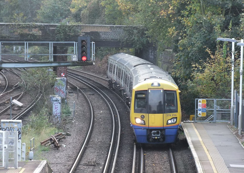 wandsworth road London overground class 378256 arrives at … Flickr