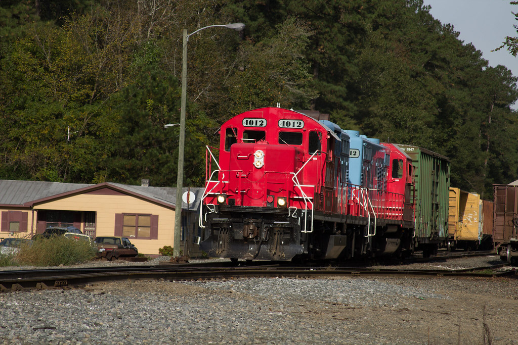 Carolina Coastal Train 120 works the yard at Chocowinity N… Flickr