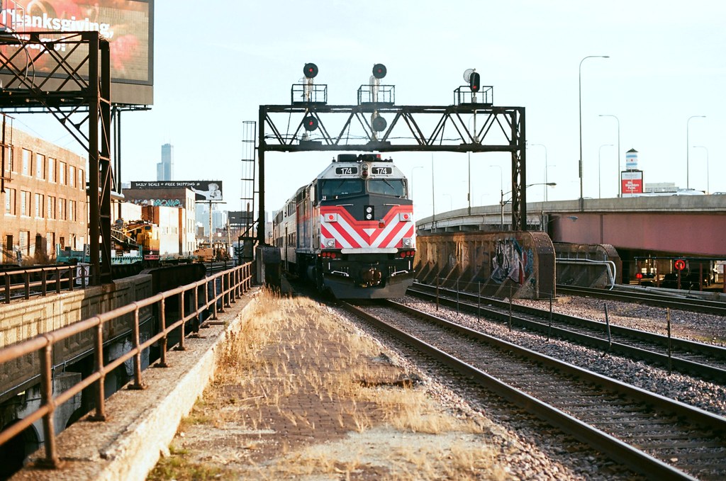 Union Pacific Clybourn Metra F40 No. 174 shoves UP