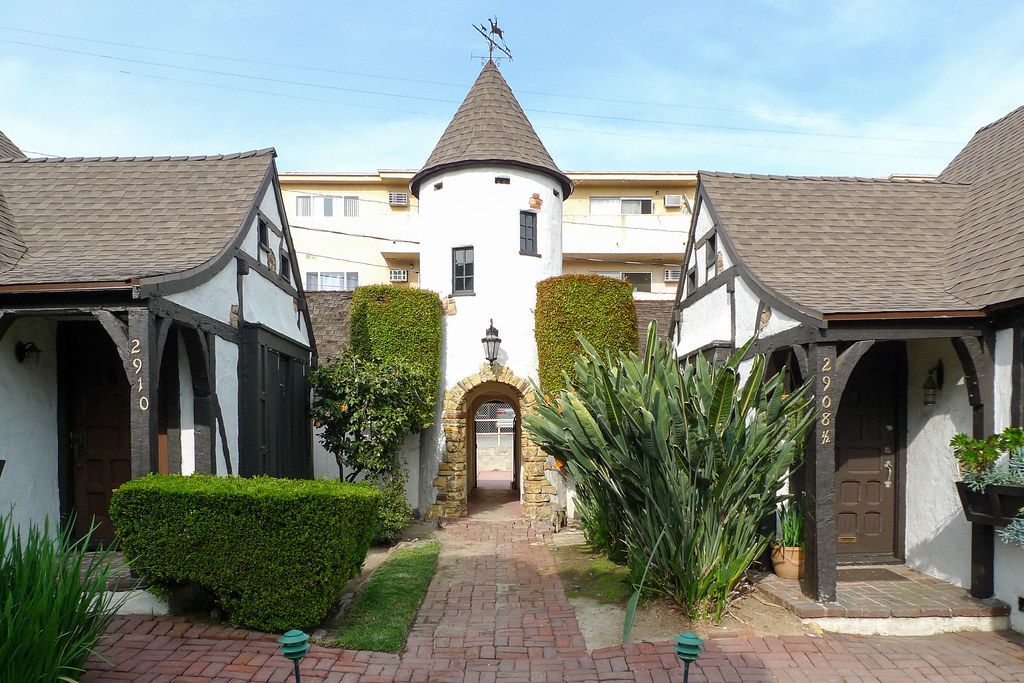 'sierra bonita apartments' from mulholland dr. evgeniy shchetinkin