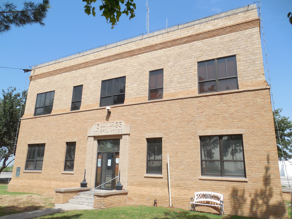 Loving County Courthouse Mentone, Texas The courthouse was… Flickr