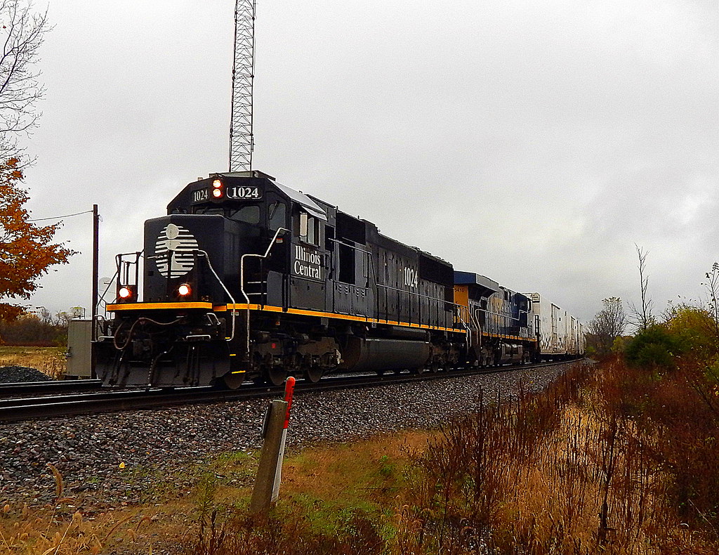 Illinois Central leading a CSX westbound near Avilla India… Flickr