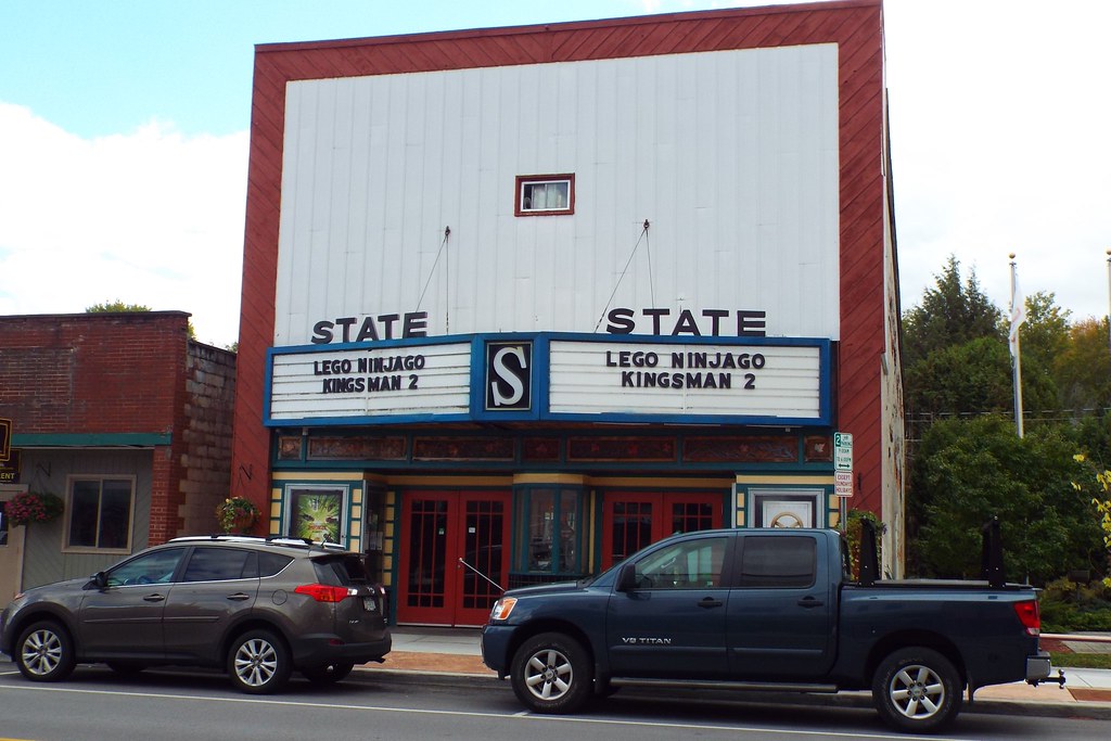 HISTORIC STATE THEATRE IN TUPPER LAKE After visiting Lake … Flickr