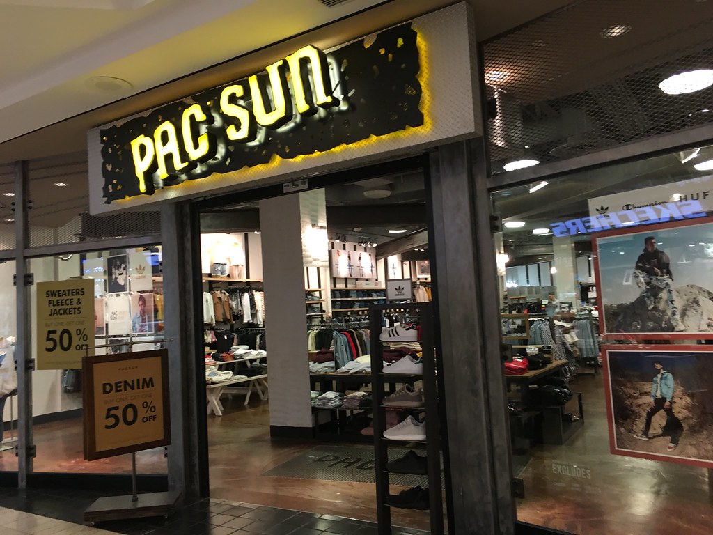 PacSun Sunvalley Shopping Center One of the few remainin… Flickr