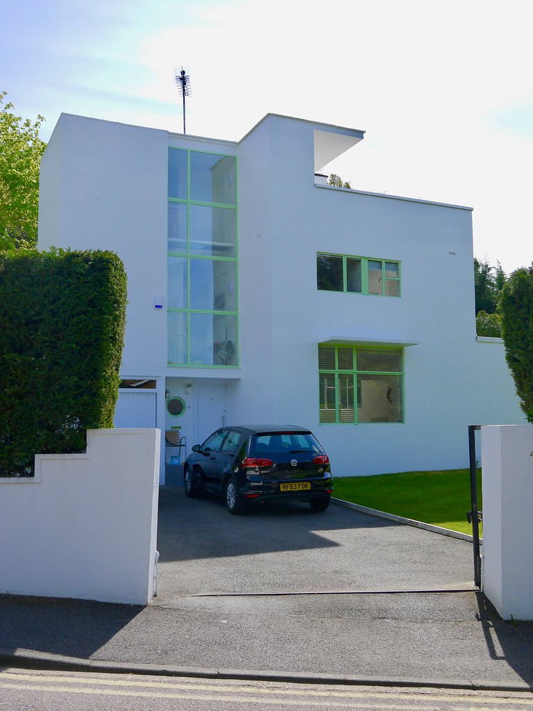 Sun House, Amersham One of the Amersham "Sun Houses" desig… Flickr