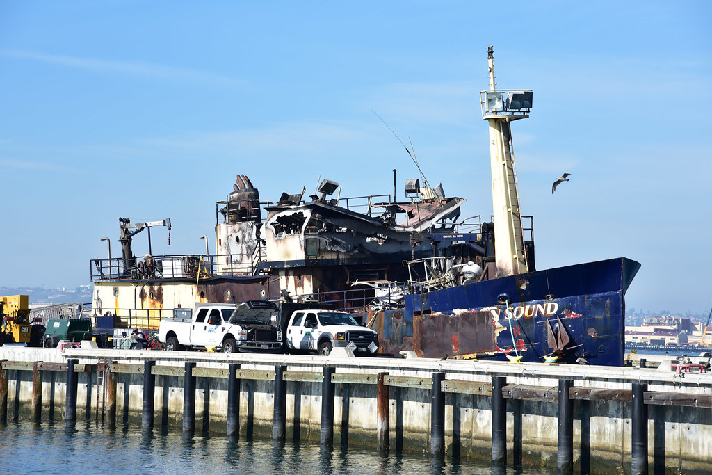 Burned fishing boat, San Diego (2) Burned fishing boat "No… Flickr