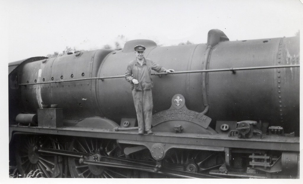 The Manchester Regiment. LMSR Royal Scot No. 46148 at Darn… Flickr