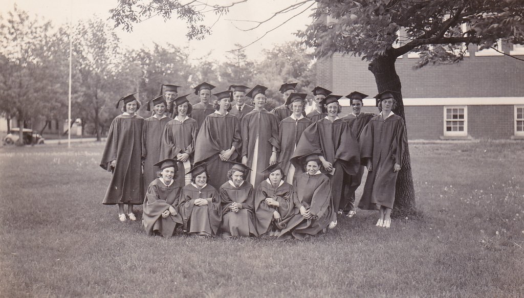 WHS class of 1937 infront of school Wellsburg, Iowa Wells… Flickr