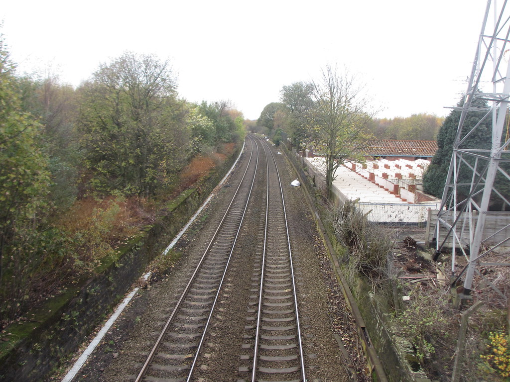 8692k Agecroft Road Bridge Looking north. The next gap, wi… Flickr