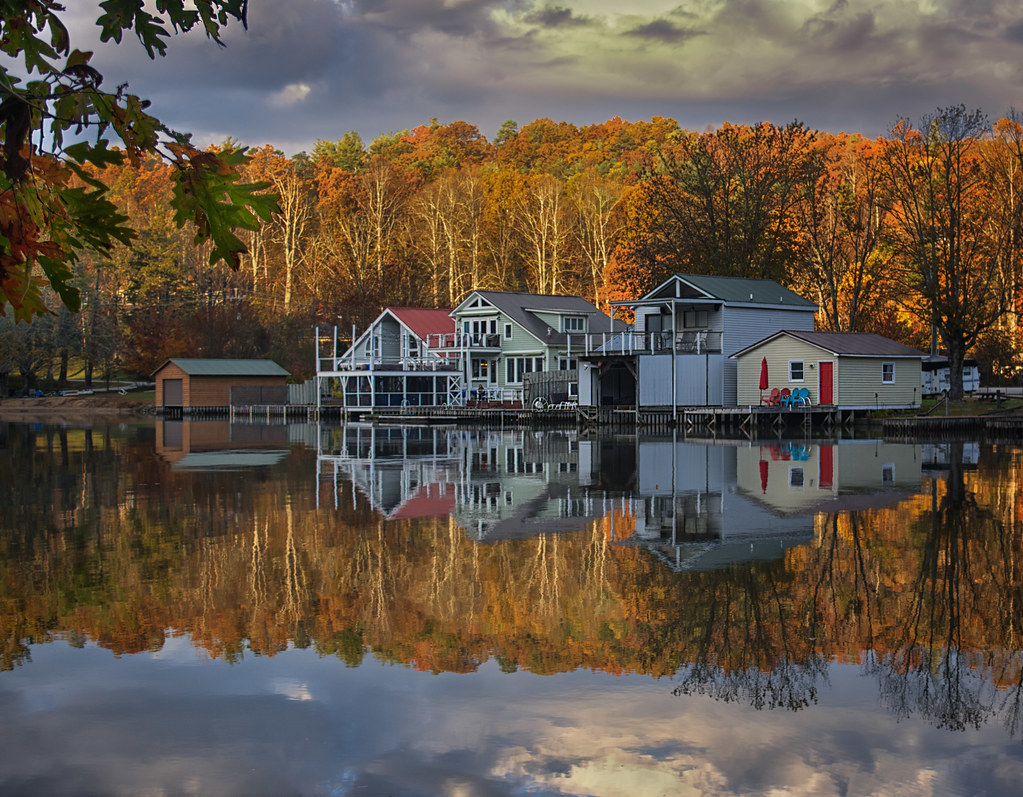 Fall at Lake Summit Tuxedo, North Carolina Mark Turnau Flickr