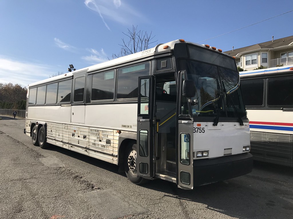 MCI D4000 8755 (ex Lakeland) Rockland Coaches Yard (West… Flickr