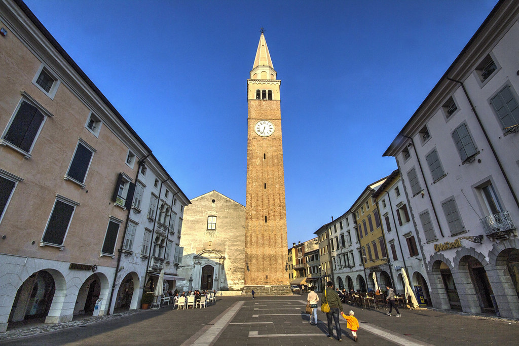 SAN VITO AL TAGLIAMENTO. PIAZZA DEL POPOLO CON IL DUOMO. U… Flickr