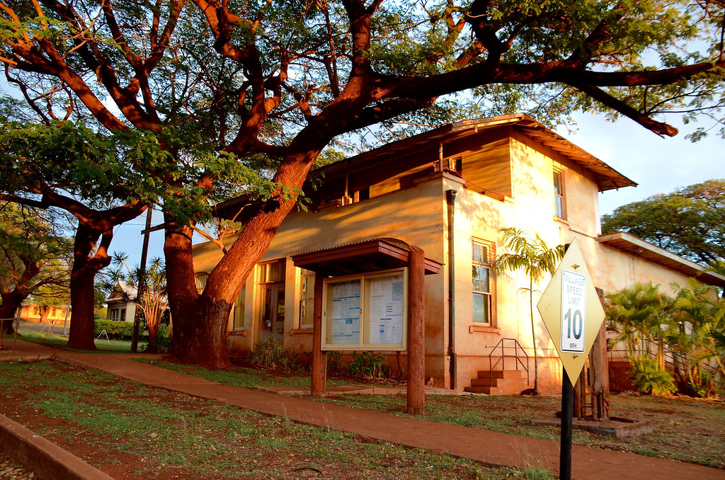 Kaumakani Ave. G&R office building Brian Howell Flickr