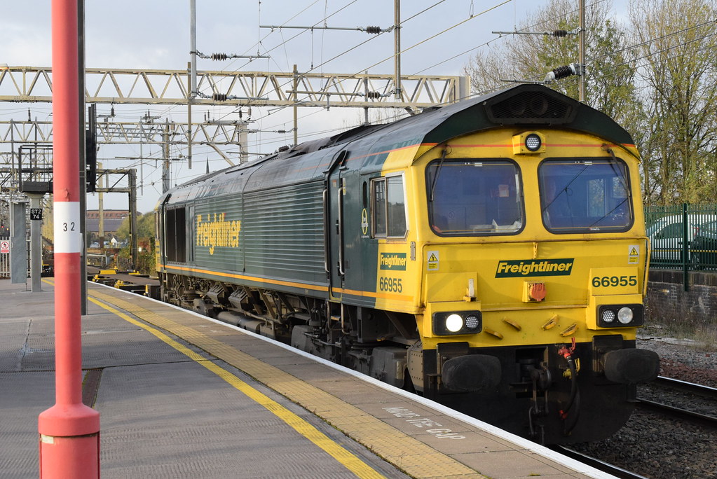 FL 66955 Stockport train station Freightliner UK Class 6… Flickr