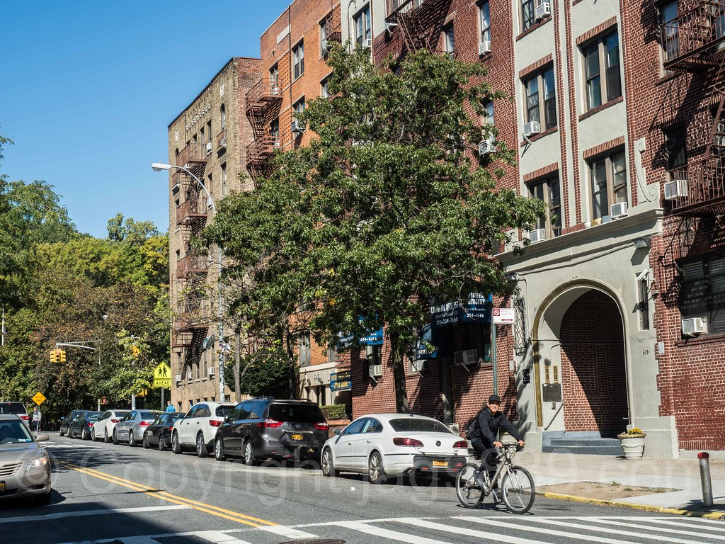 West 207th Street, Inwood, New York City Traffic runs in b… Flickr