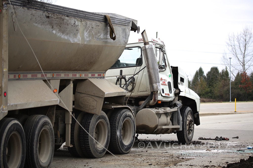 Dump Truck Rollover near Lake in the Hills ©AVucha 2017 An… Flickr