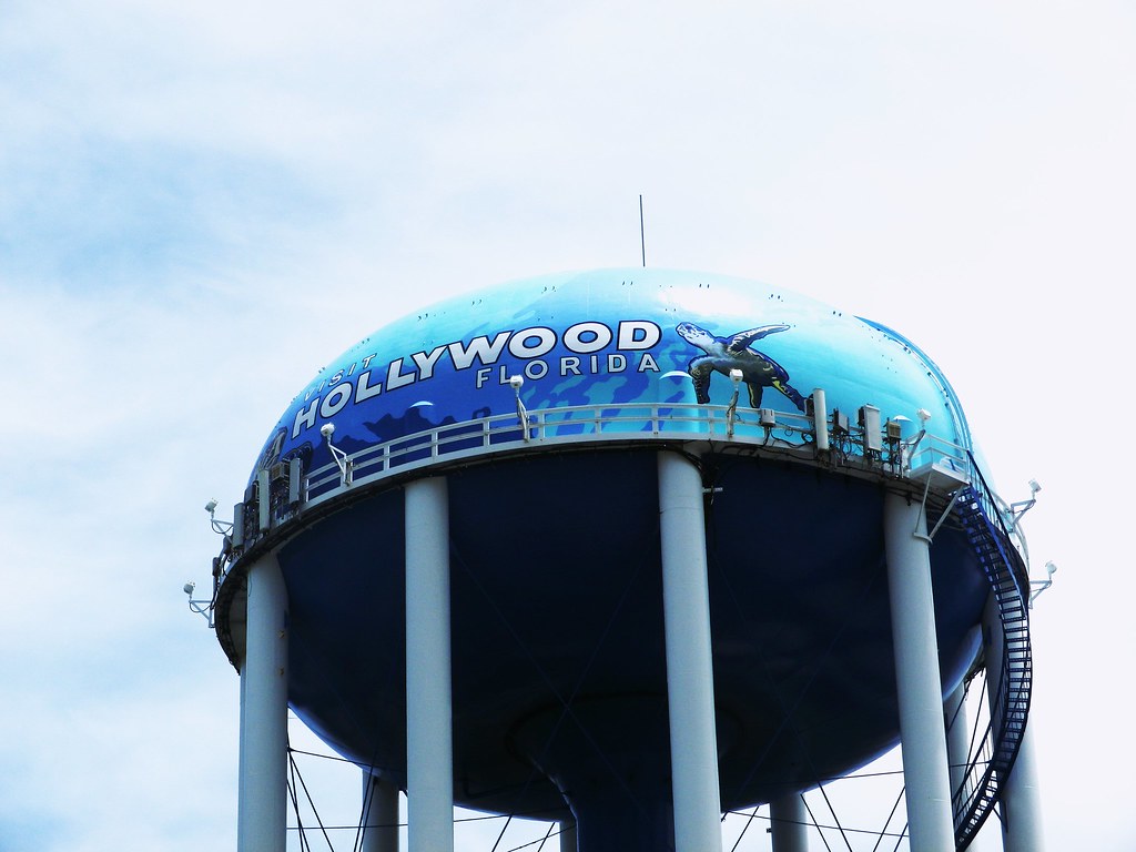 Water tank in Hollywood Ludvigem Flickr