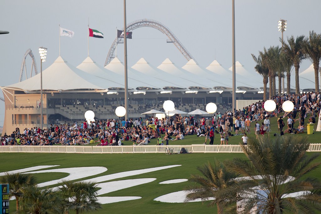 YAS MARINA CIRCUIT ABU DHABI Fans watch the races from Abu… Flickr