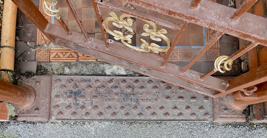 Gate, Victoria Road, Port Talbot 17 November 2017 A type o… Flickr