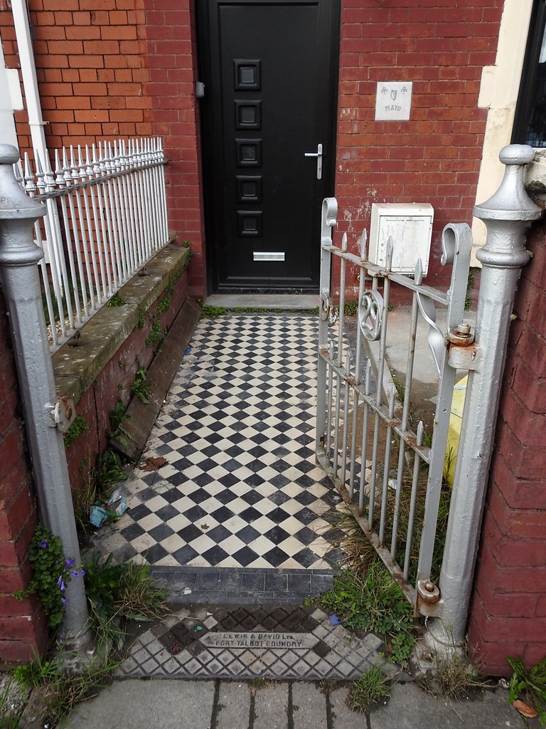 Gate, Victoria Road, Port Talbot 17 November 2017 A type o… Flickr