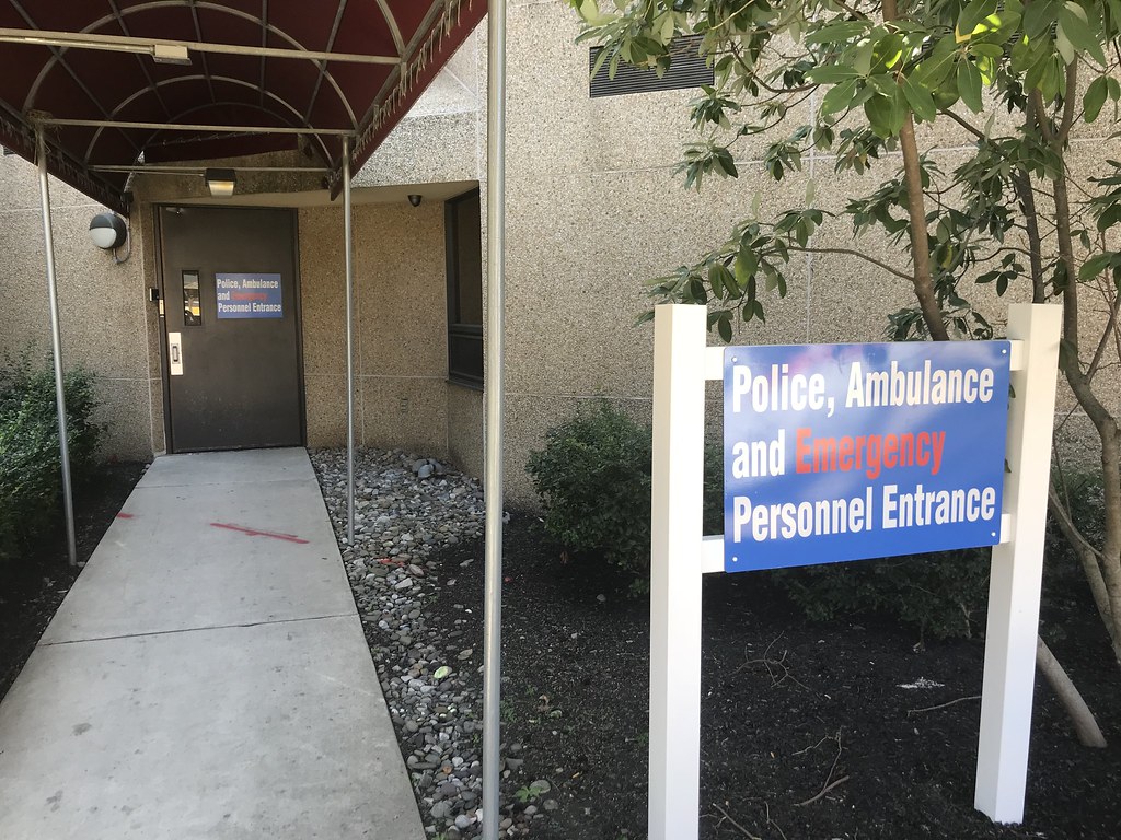 Belmont Hospital Signs Vinyl Signs Printed and Mounted at … Flickr