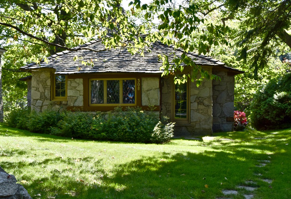 Betide house by Earl Young, 308 Park Avenue One writer des… Flickr