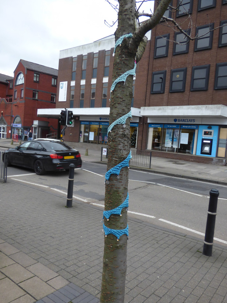 Yarn bombing High Street, Harborne Yarn bombing High S… Flickr