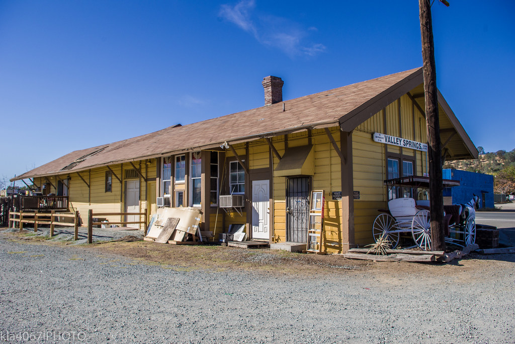 Valley Springs, CA train station Built in 1885 by the narr… Flickr