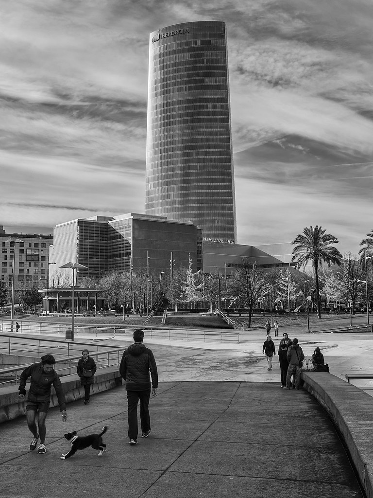 The runner and the dog attack , Bilbao, Spain A este perro… Flickr