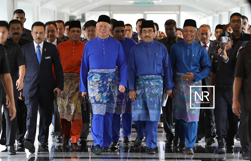 Bajet 2018 Najib Razak / Muhyiddin Yassin Bahas Bajet 2018