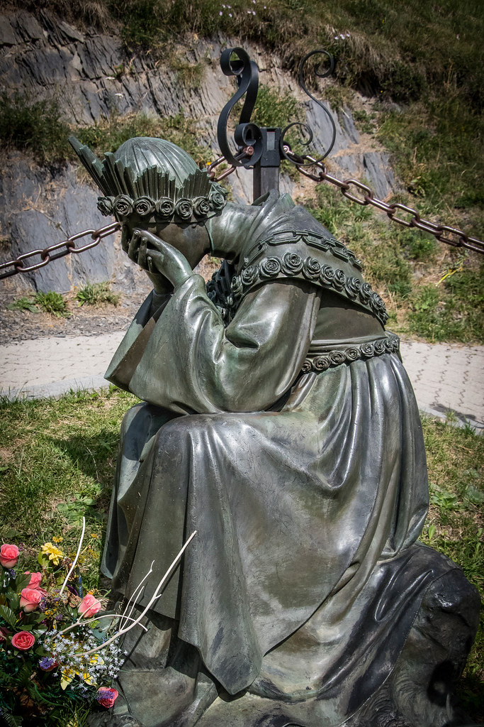 La vierge en pleurs Basilique de Notre Dame à La Salette F… Flickr