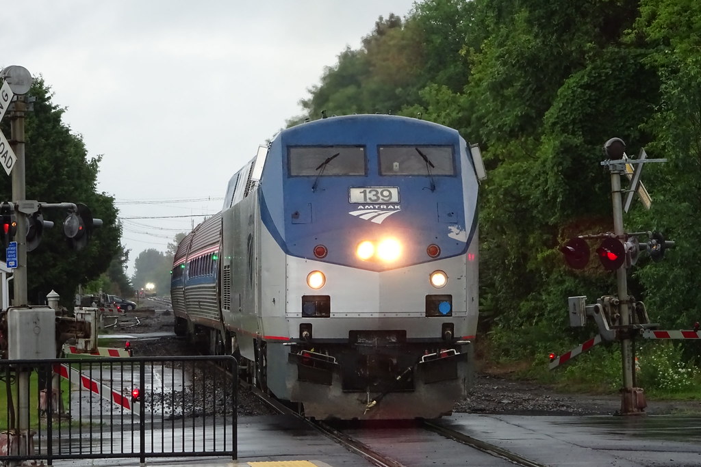 Amtrak train heading to Montréal (Québec). amiralvb Flickr