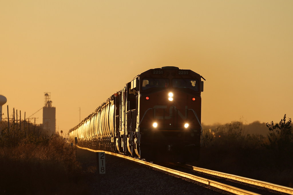 CN 2251 East in Norborne, Missouri on November 12, 2016. Flickr