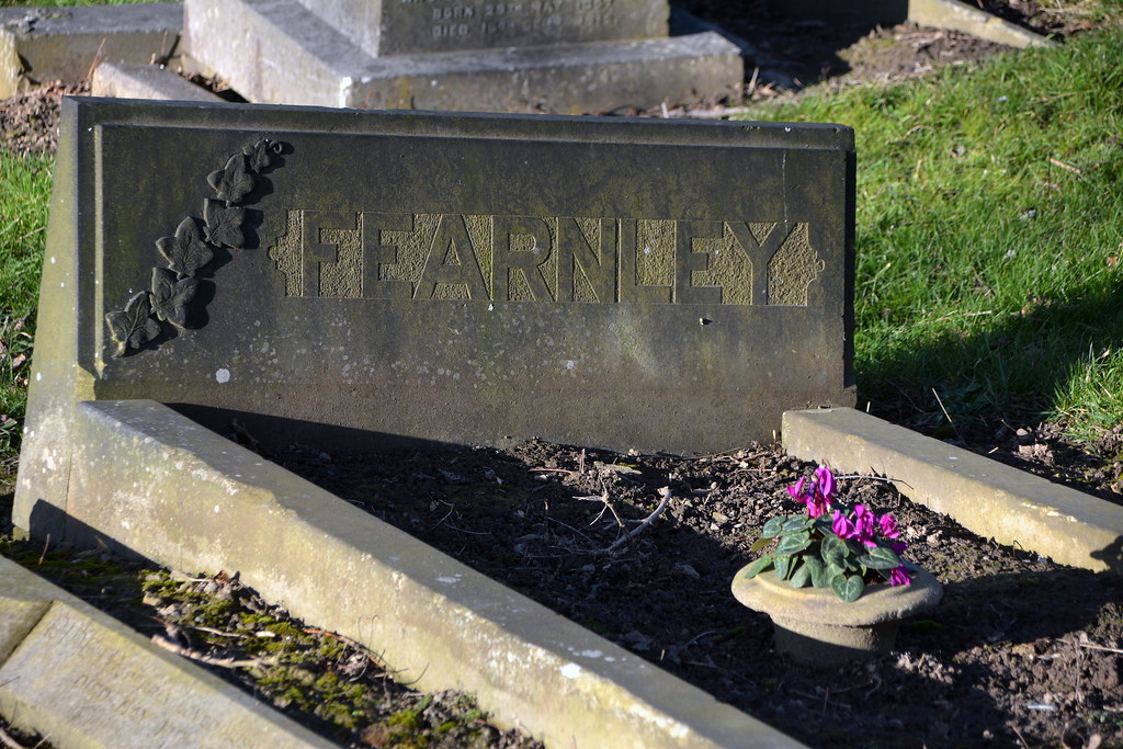 Cemetery Farnley The cemetery on Tong Road in Farnley open… Flickr