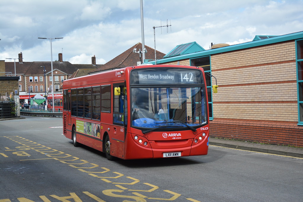 ENL108 142 West Hendon Broadway Short bus, short running… Flickr