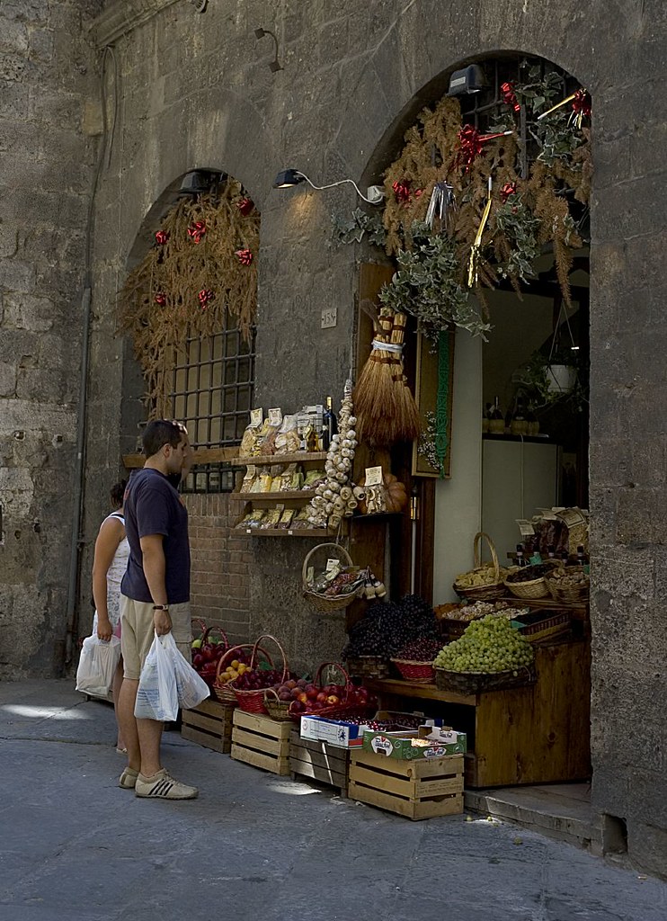 Shopping, Siena, Tuscany Gary Cattell Flickr