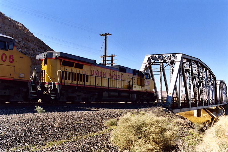 20040207 CA Afton Canyon Bridge Flickr