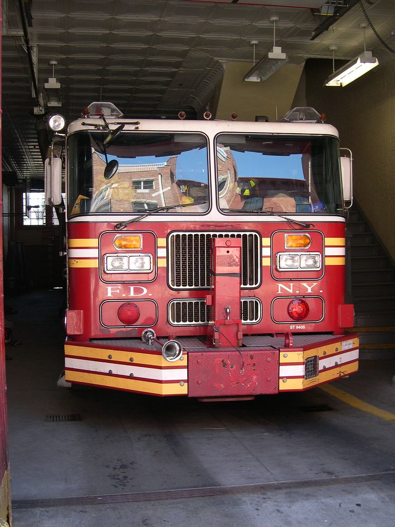 FDNY Tower Ladder 115 1994 Seagrave ST9405 1040 47 Avenue… Flickr
