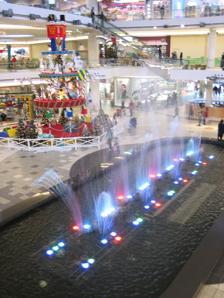 IMG_1164 Aberdeen Centre fountain display Dennis Tsang Flickr