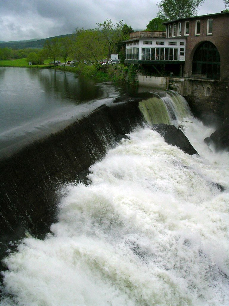 Falls at Simon Pearce, Quechee, VT Falls at Simon Pearce, … Flickr