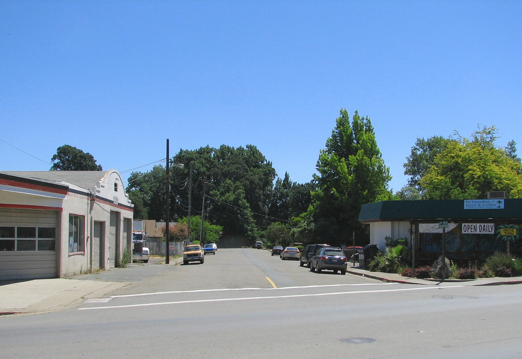 California Street Looking east across Main Street (Highway… Flickr