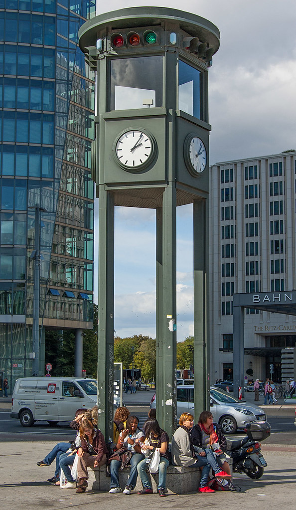 Replica traffic light tower, Potsdamer Platz, Berlin 11 … Flickr