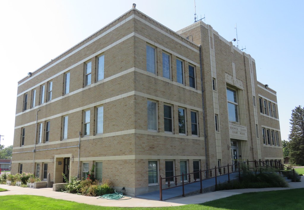 Sedgwick County Courthouse (Julesburg, Colorado) The corne… Flickr