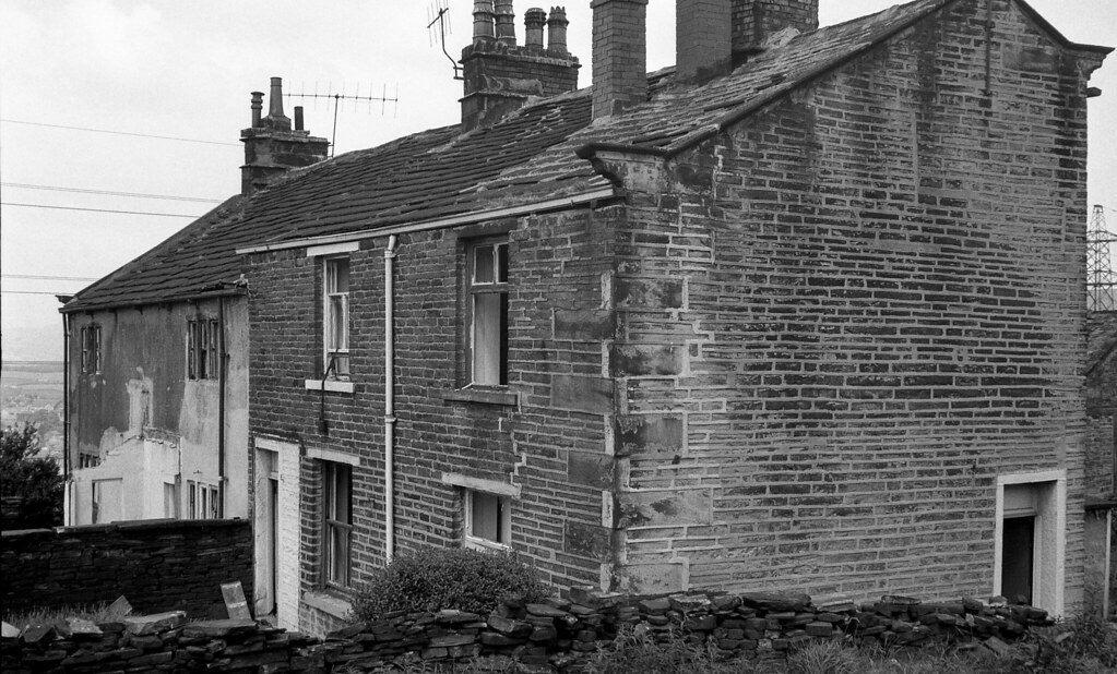 19690624 (EL1707) 8 & 9 Coperas Houses, Dewsbury Road, … Flickr