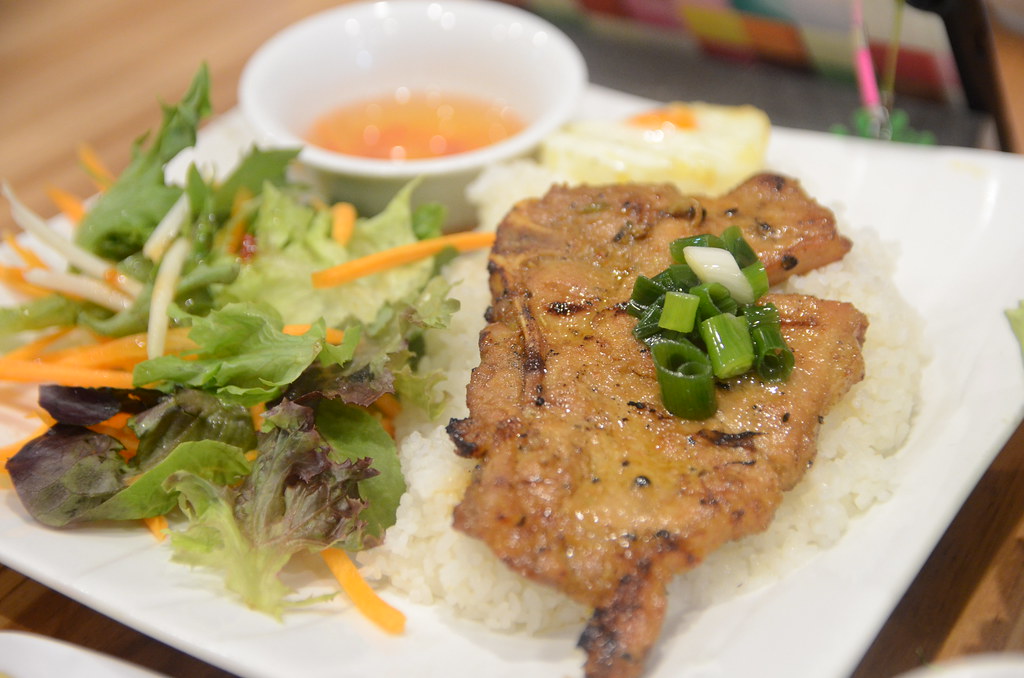 Broken rice with pork chop AUD11 Pho Huong Viet 3, Carne… Flickr