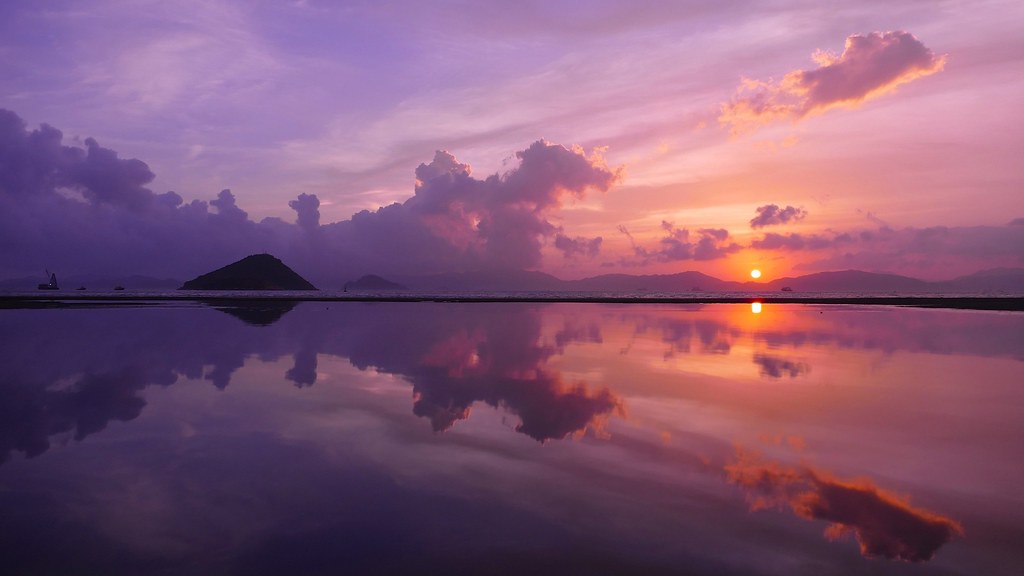 Purple_sunset_over_water_2048x1152 Giuseppe Coco Flickr